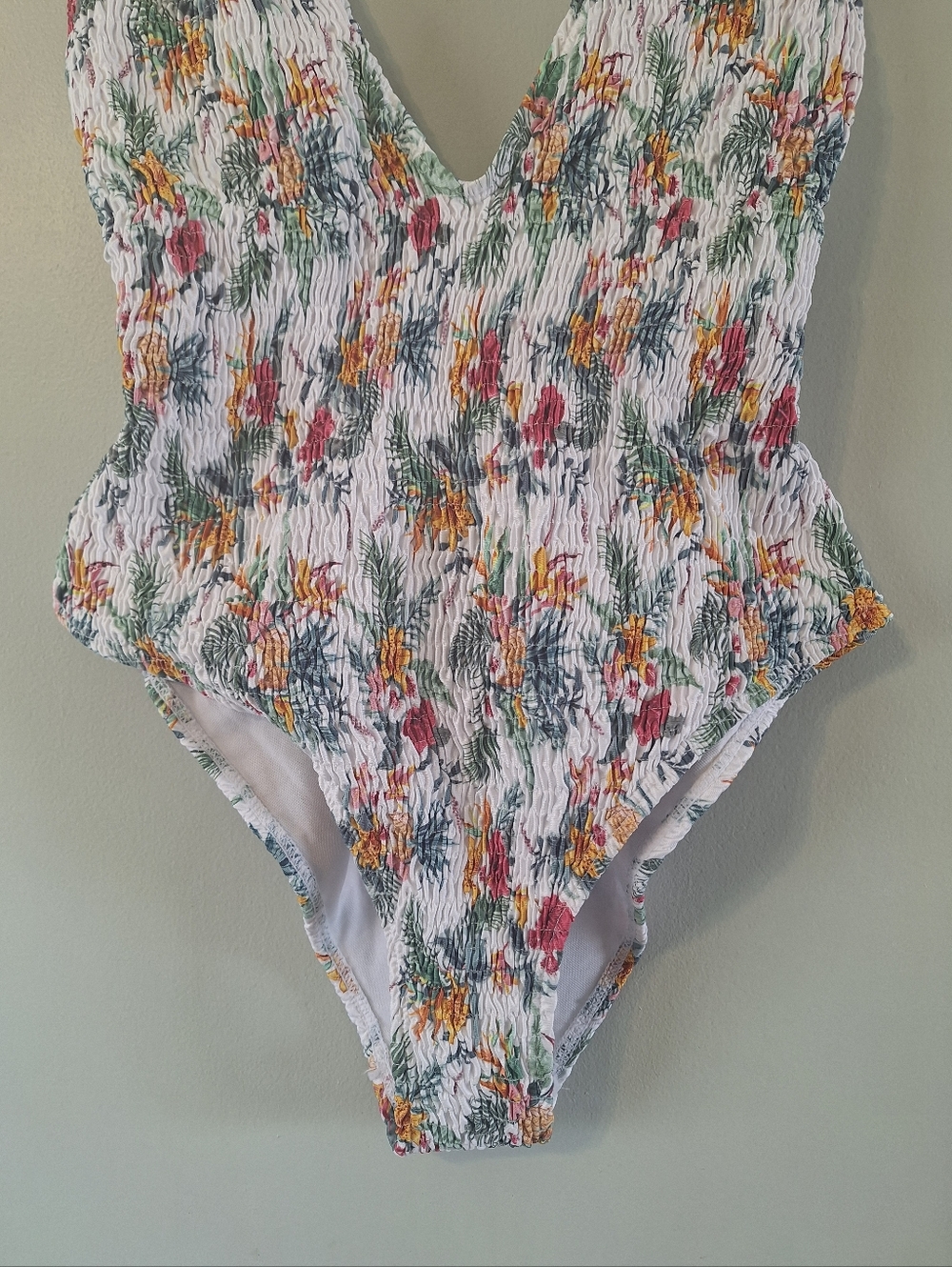 Missguided crinkle swimsuit in floral print - 6 - Picture 6 of 13
